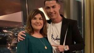 Cristiano Ronaldo apoya a su madre tras sufrir un derrame cerebral en Portugal.