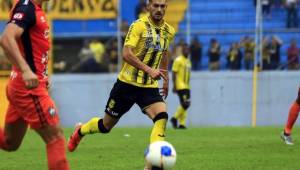 Delis Vargas se estrenó con gol en Real España al marcar el primer tanto del triunfo 2-0 ante Águila de El Salvador en amistoso en el Morazán. Foto Moisés Valenzuela