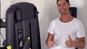 Cristiano Ronaldo se mantiene trabajando desde su casa en Portugal y ha sorprendido a todos con su físico.