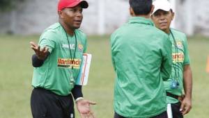 El entrenador de Marathón, Carlos Pavón, espera llegar a un arreglo porque ocupa a los jugadores para el partido clave frente al Honduras Progreso. Foto DIEZ