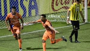 La Upnfm le ganó 2-1 a Real España el jueves por la noche en el estadio Morazán. Foto: Neptalí Romero.