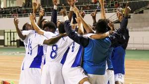 La Selección de Honduras celebra la clasificación a la Copa del Mundo de Corea del Sur 2017 luego de vencer a Costa Rica.