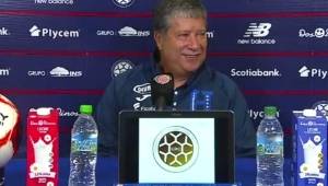 El entrenador de la Selección de Honduras, Hernán Darío Gómez, en la conferencia de prensa después del encuentro frente a Costa Rica en San José.