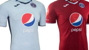 La camiseta celeste será la segunda equipación mientras la roja se usará como tercera.