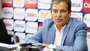 El entrenador de la Selección de Honduras, Jorge Luis Pinto, explica porqué llamó al veterano portero del Vida, Ricardo Canales, quien fue goleado por Olimpia.