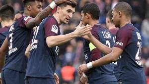 Meunier celebrando su tanto con Mbappé.