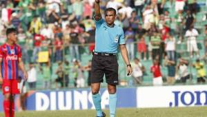 Óscar Moncada ha dirigido varias finales del fútbol de Honduras.