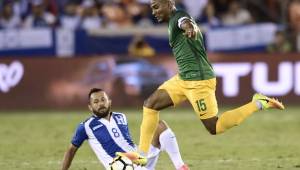 Florent Malouda -al fondo- ha actuado como titular de capitán en la selección de Guayana.