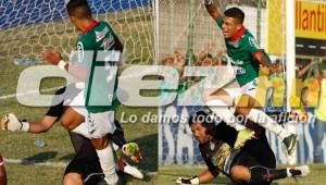 El portero del Real Sociedad, Obed Enamorado, le dio un tremendo patadón al jugador del Marathón y casi lo saca del partido.