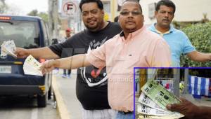 Los revendadores de boletos tienen acaparada una gran cantidad de entradas para el partido entre Honduras y Australia que se juega este viernes. Foto N. Romero