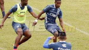 El zaguero Osman Chávez se entrena desde el domingo con la Selección de Honduras y los australianos se han sorprendido con su presencia. Foto DIEZ