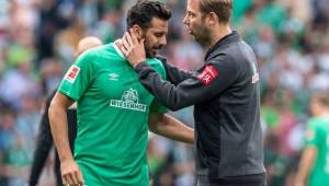 Claudio Pizarro le restó importancia al no jugar; él no quería descender con el Werder Bremen.