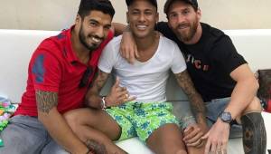 Luis Suárez, Neymar y Lionel Messi en una fotografía que subió a redes sociales el jugador argentino.