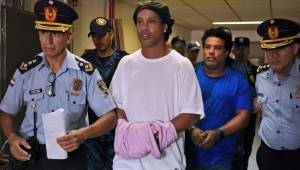 Ronaldinho cuando fue encarcelado en Paraguay por portar documentos falsos.