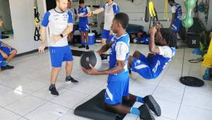 Los jugadores de la Selección de Honduras en pleno entrenamiento este martes en uno de los gimnasios de San Pedro Sula. Fotos cortesía Fenafuth