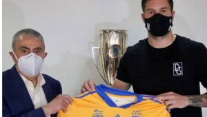 Tigres hizo oficial la renovación del delantero francés de 35 años.