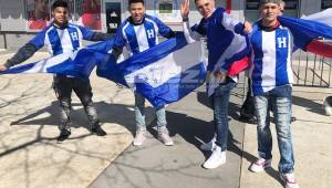 Aficionados hondureños en las taquillas del Red Bulls Arena de New Jersey ya están listos para presenciar el partido de la Selección de Honduras.