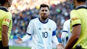 Lionel Messi durante el encuentro ante Chile donde fue suspendido. Foto AFP