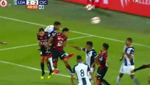 Henry Figueroa puso el empate del Alajuelense ante Cartaginés.