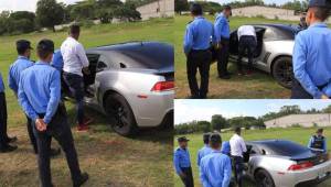 La Policia Nacional mientras revisaba el carro de Brayan Beckeles. Foto: Ronal Aceituno