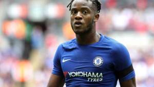 Michy Batshuayi no logró consolidarse en el Chelsea que prefiere cederlo para que tome ritmo de competencia.