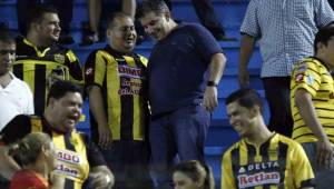 El expresidente del Real España asiste a la localidad de sol como aficionado a ver los partidos de su querido equipo que presidió por más de 15 años.