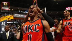 Russel Westbrook se convirtió en el heroe anotando el triple ganador en la victoria del Oklahoma City Thunder sobre los Denver Nuggets con el marcador de 106-105.
