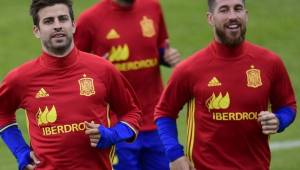 Piqué y Ramos conforman la primera línea de la Selección de España.