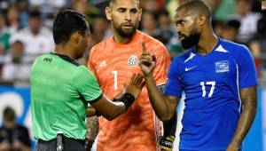 El arquero Jonathan Orozco fue titular con México ante Martinica y este lunes dejó la concentración para viajar a Torreón a tratar asuntos familiares. Foto AFP