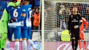 El capitán Sergio Ramos lamenta la acción donde el Espanyol les anota el gol con el que pierden el partido.