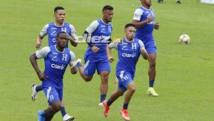 Antony 'Choco' Lozano y Alex López en su primer entreno con la Selección trabajaron a tope con el resto de jugadores. Fotos Neptalí Romero