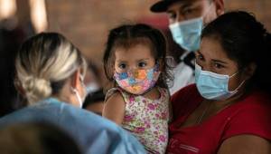 Texas y Misisipi suspendieron el uso obligatorio de mascarillas y autoridades de Estados Unidos piden mantener las medidas sanitarias contra la pandemia.