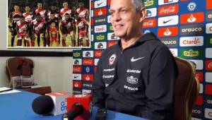 El técnico de Chile explicó en entrevista a DIEZ por qué su deseo de retirarse del fútbol dirigiendo al Vida.