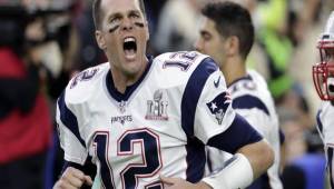 Tom Brady jugará un año mas con los Patriots para cumplir su contrato.