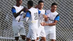 Los jugadores del Honduras Progreso celebran la victoria sobre Real de Minas.