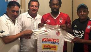 Johnny Palacios lució por primera vez la camisa de Real Sociedad y jugará junto con su hermano Wilson, tal y como lo hicieron en Olimpia y la Selección de Honduras.