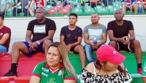 Milton y Jerry Palacios en el estadio Yankel Rosenthal viendo a su hermano Wilson.