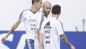 Los jugadores argentinos, Ángel Di María, Javier Mascherano y Leo Messi en el entrenamiento en Rusia. Foto AFP