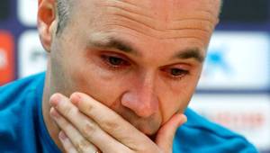 El jugador Andrés Iniesta se despide del Barcelona y anuncia que ha sido feliz al ganar todo pero no da pistas donde jugará la próxima temporada. Foto AFP