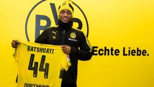 Michy Batshuayi fue presentado por el Borussia Dortmund de Alemania.