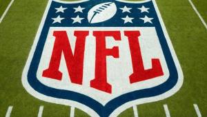 En su demanda, el jugador de la NFL asegura que una mujer lo tomó por los testículos en un vuelo de Los Ángeles a Newark.
