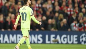 Momentos cuando Messi abandonaba Anfield tras ser eliminados por goleada por el Liverpool que vuelve a una final de la Champions League.