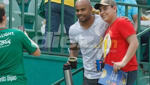 El defensor uruguayo Caue Fernandesen las gradas del estadio Yankel Rosenthal de San Pedro Sula en el duelo de Marathón vs Motagua. Foto Neptalí Romero