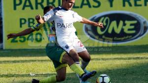 Alvarito Romero ahora defiende la camisa del París Saint Germain de la segunda división de Honduras donde es titular como lateral izquierdo. Foto Neptalí Romero