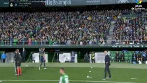 Momento en el que Kroos abandona el terreno de juego camino al banquillo de Real Madrid.