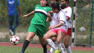 La Nashville School (de uniforme verde) clasificó a la gran final del fútbol femenino en los Juegos de la Juventud UNITEC 2017.