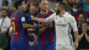 Carvajal tuvo un pique con Suárez cuando finalizó el partido.