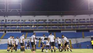 Los jugadores del Real España en el entrenamiento en la cancha del estadio Olímpico de San Pedro Sula. Foto Neptalí Romero