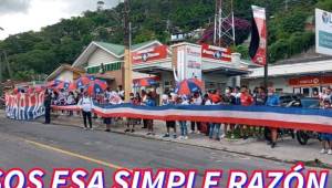 Los aficionados merengues se apostraron fuera del estadio Nacional.