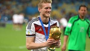 André Schurrle le dio el pase a Gotze para que este anotase el gol del título Mundial ante Argentina en 2014.